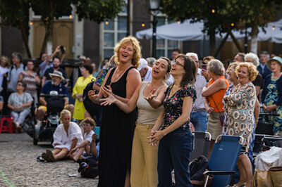 Opera Singalong