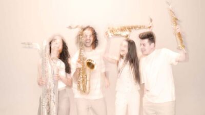 Foto van een saxofoonkwartet met hoge sluitertijd genomen