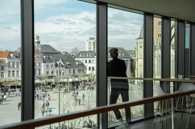 Man kijkt uit op Parade