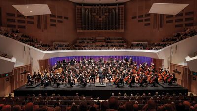 Klassiek orkest in een concertzaal